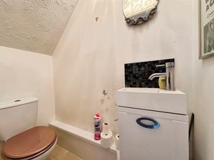 Guest WC- click for photo gallery
